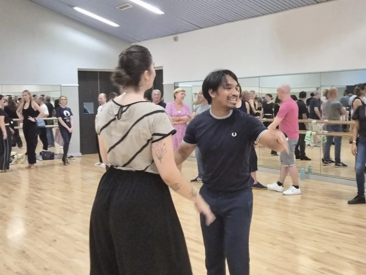 Cours collectif de bachata pour adultes à Levallois-Perret le mardi soir